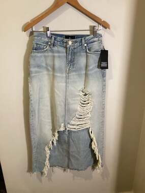 7 For All Mankind Distressed High-Low Denim Midi Skirt in Peaches